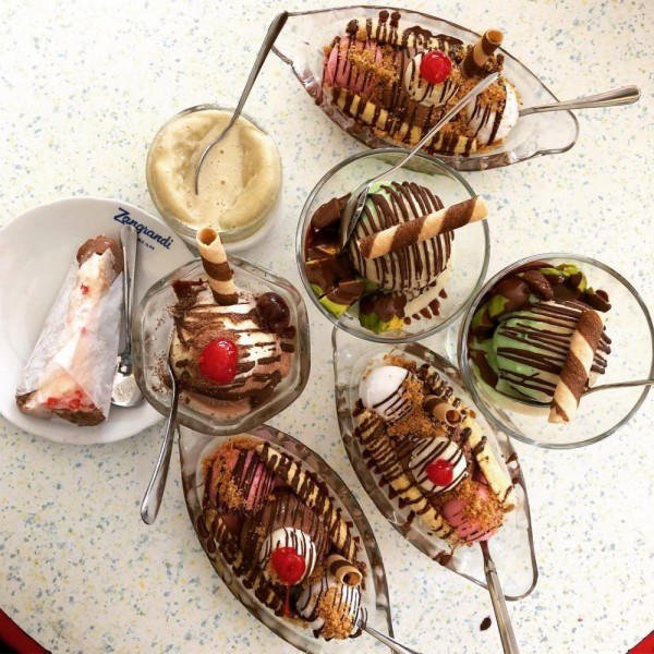 10 Kedai Es Krim Paling Legendaris di Indonesia, Wajib Coba, Nih!