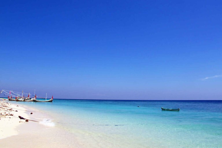 Paket Wisata Gili Labak Madura 1 768x512 1