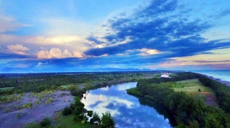 Pantai Laguna Lembupurwo 1024x571 1 768x428