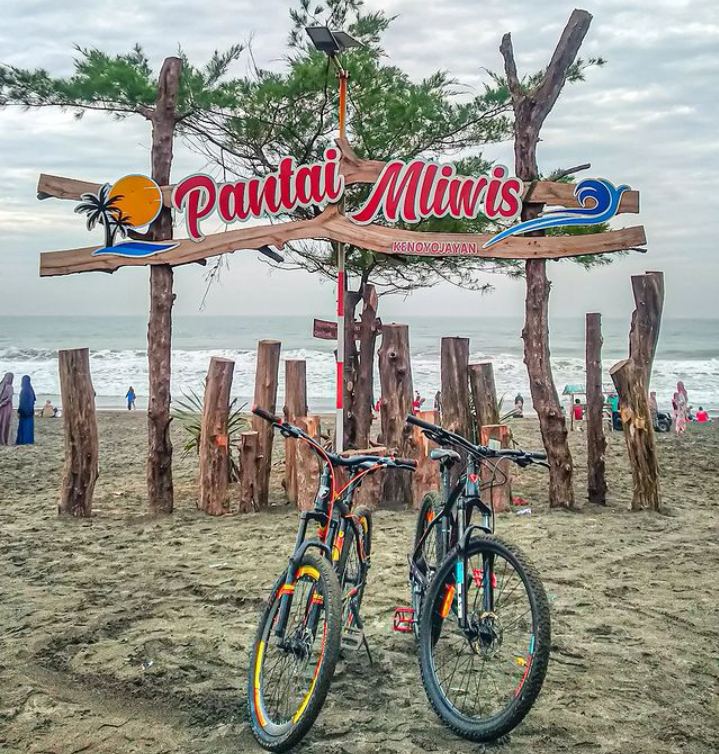Pantai Mliwis Kebumen4