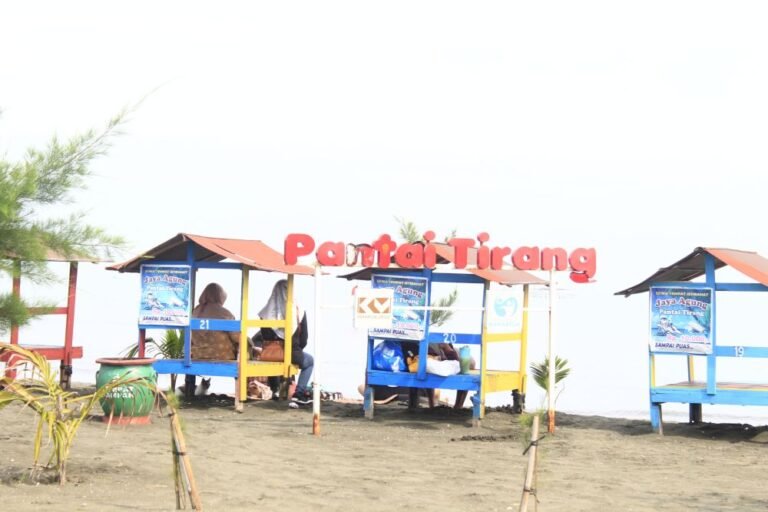 Pantai Tirang Semarang1 768x512 1