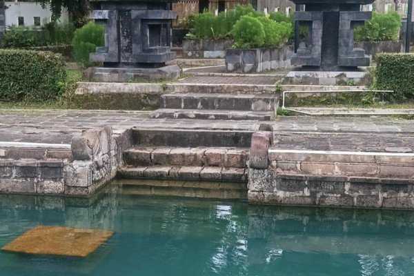 Pemandian Air Panas Candi Umbul Magelang 1