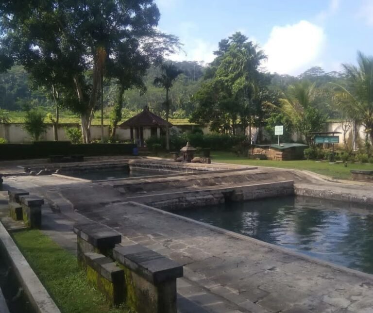 Pemandian Air Panas Candi Umbul Magelang2 768x645 1