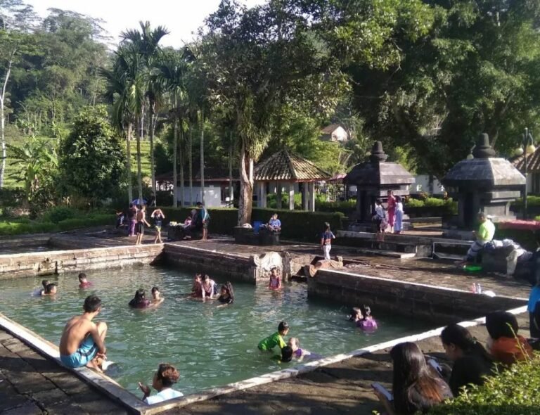 Pemandian Air Panas Candi Umbul Magelang4 768x590 1