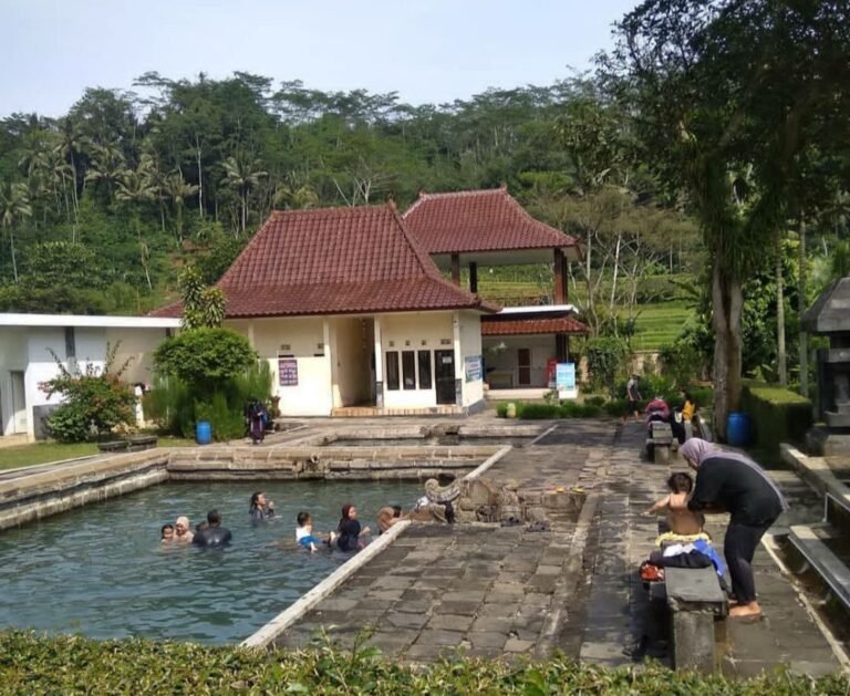 Pemandian Air Panas Candi Umbul Magelang5 768x629 1