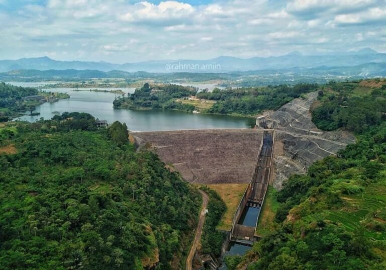 Wisata Waduk Saguling Bandung2 768x537 1
