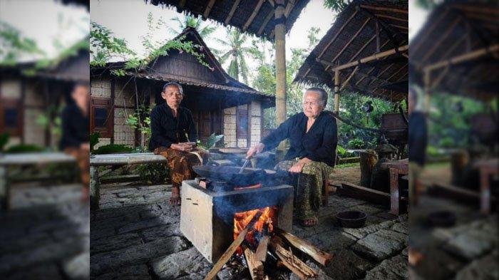 masyarakat osing kemiren menyangrai kopi secara tradisional