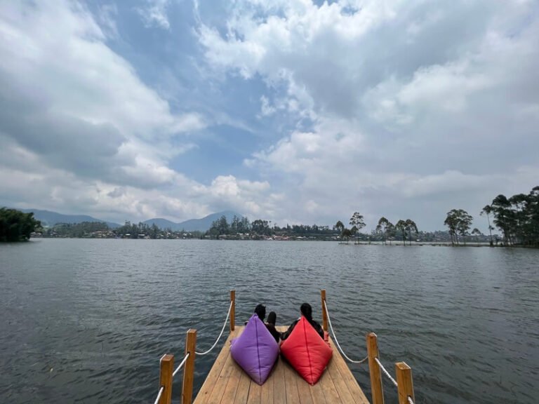 santuy menikmati situ 768x576