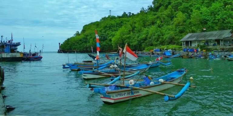 Fasilitas di Pantai Sadeng Gunung Kidul 768x384