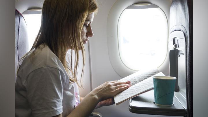 Pramugari Bagikan Tips Tetap Nyaman Selama Penerbangan, Jangan Lepas Sepatu