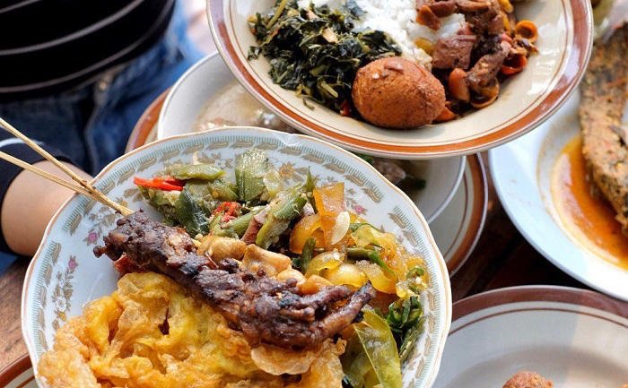 Makan Siang Enak di Jogja, Kunjungi Warunk Iciiik Iwiiir yang Jadi Langganan Sri Sultan HB X