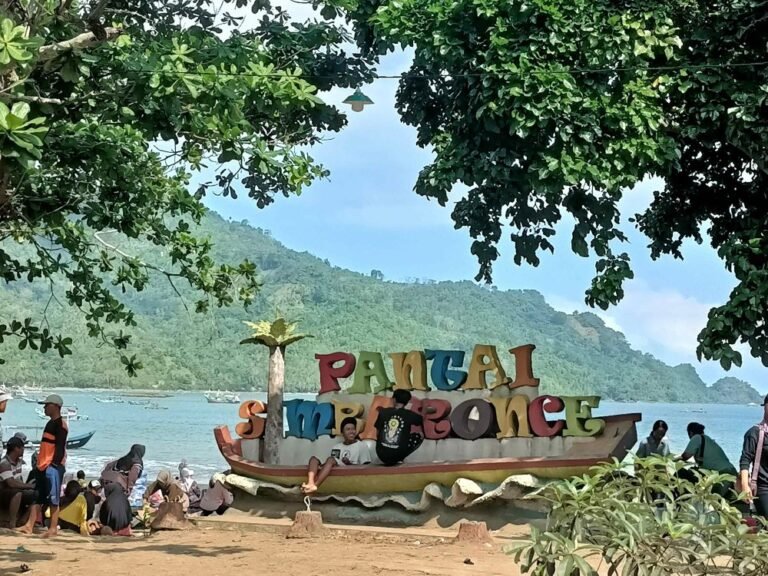 Pantai Simbaronce Trenggalek2 768x576