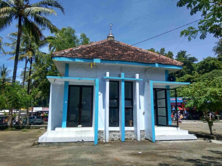 Pantai Simbaronce Trenggalek5 1 768x576