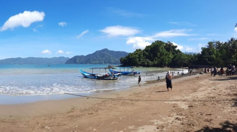 Pantai Simbaronce Trenggalek6 768x428