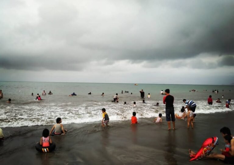 Wisata Pantai Sambolo4 768x541