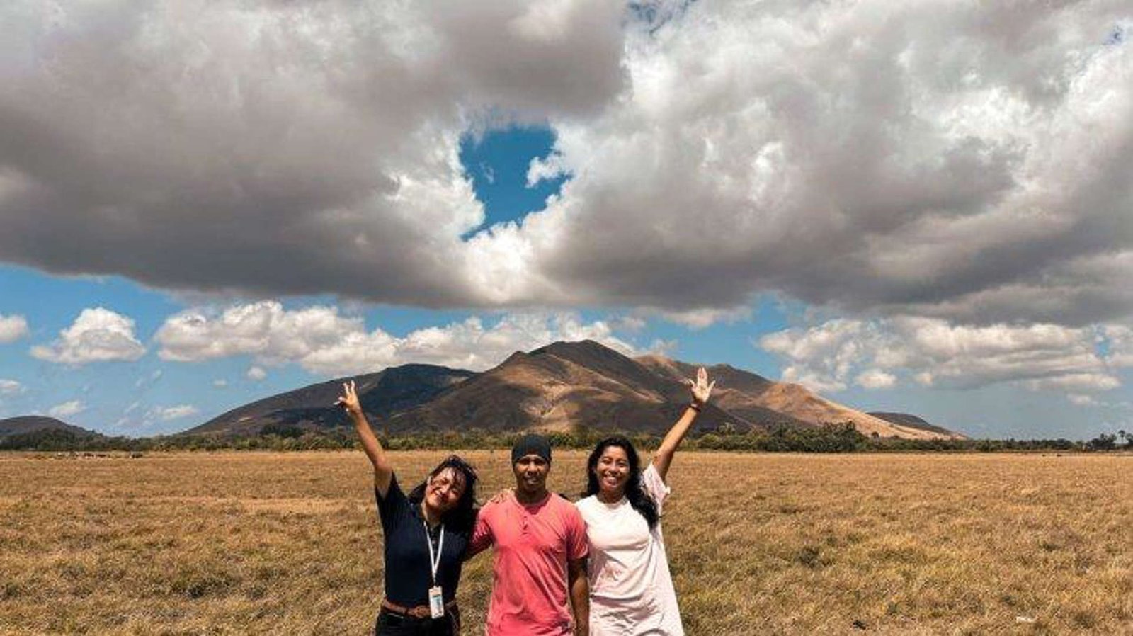 Pesona Gunung Kerbau di Pulau Moa MBD: Tempat Kerbau dan Kuda Suka Ngumpul