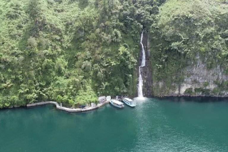 Daya Tarik Air Terjun Situmurun 768x512