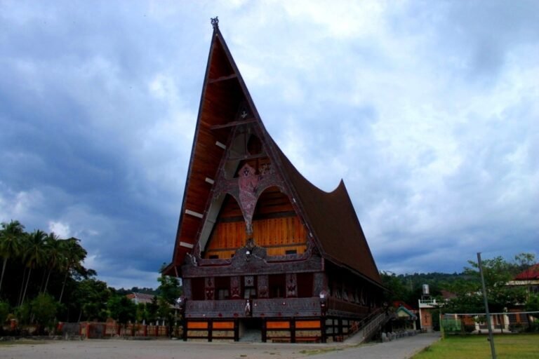 Gereja St. Mikhael1 768x512