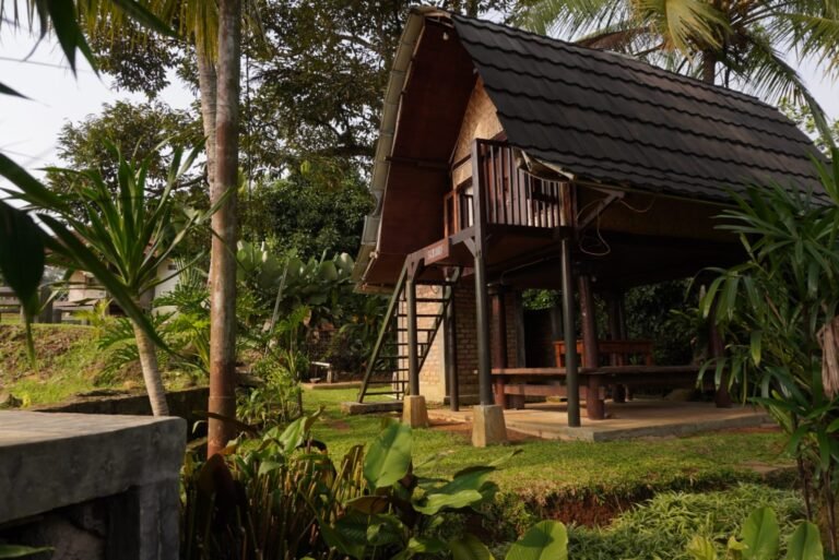 Kampung Halaman Villa dan Resto44 768x513