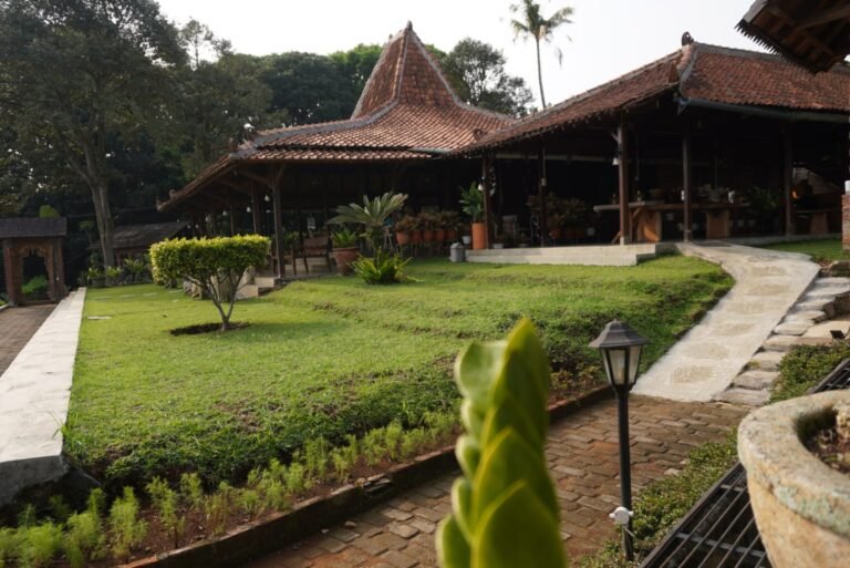 Kampung Halaman Villa dan Resto55 768x513