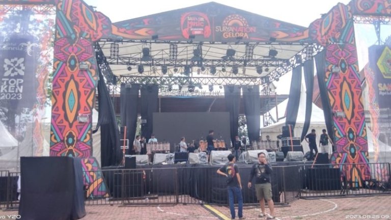 Open Stage Tuktuk Siadong One Toba4