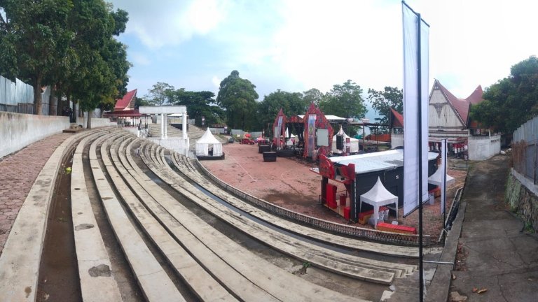 Open Stage Tuktuk Siadong One Toba8