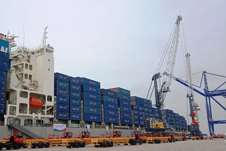 Pelabuhan Kuala Tanjung3