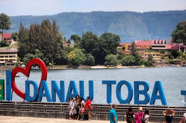 Pantai Bebas Parapat 6