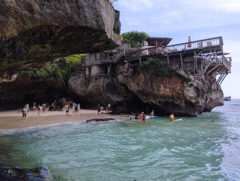 Pantai Suluban1 768x579