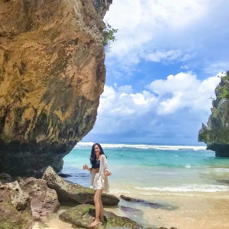Pantai Suluban5 768x768