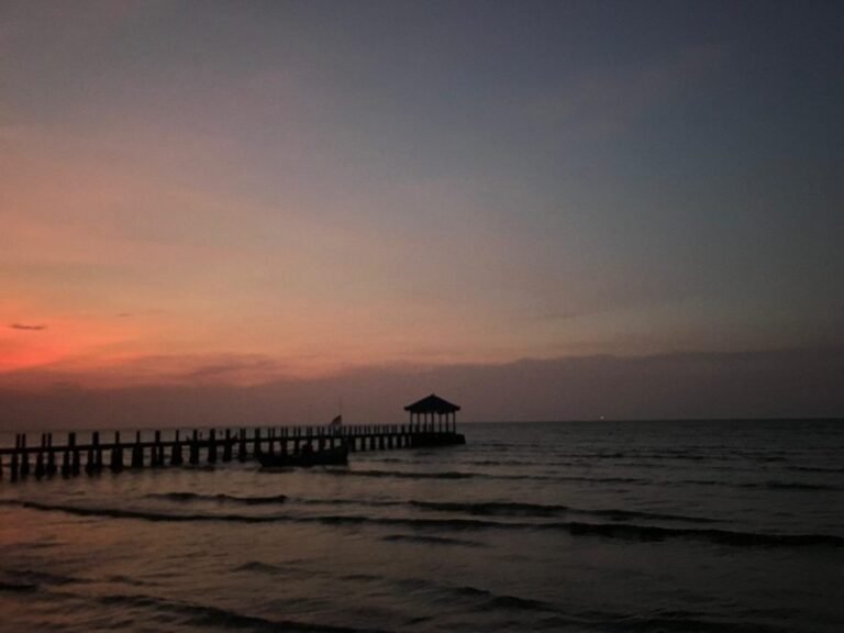 pantai pasir putih wates rembang4 768x576