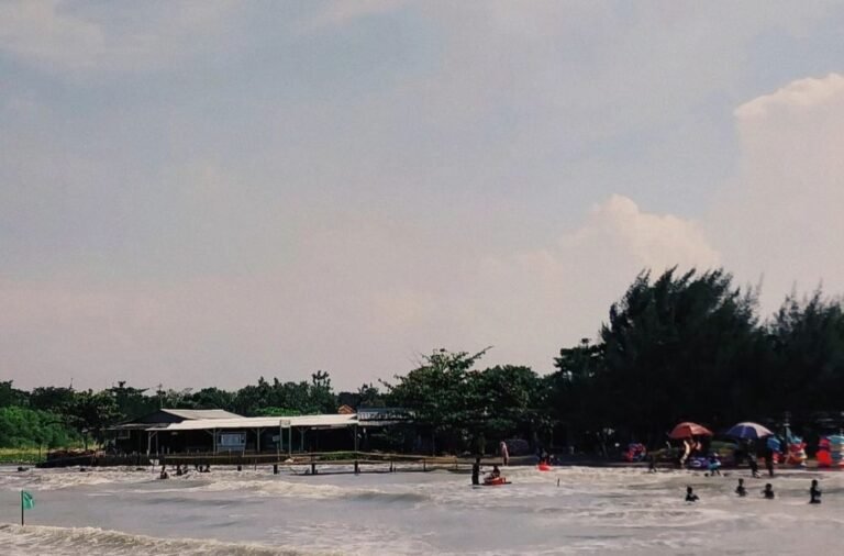 pantai balongan indah2 768x506