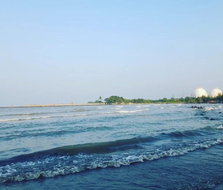 pantai balongan indah4 768x654