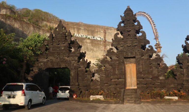 pantai melasti ungasan bali3 768x456