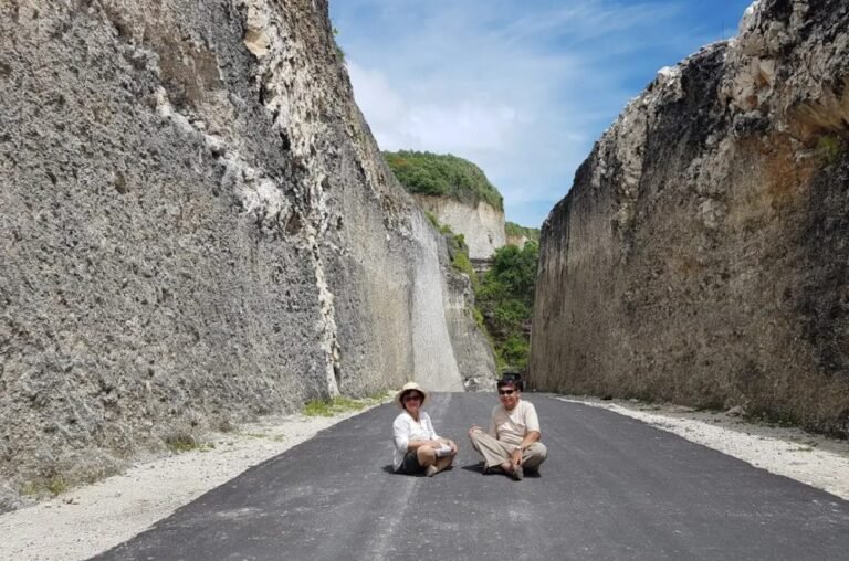 pantai melasti ungasan bali4 768x508