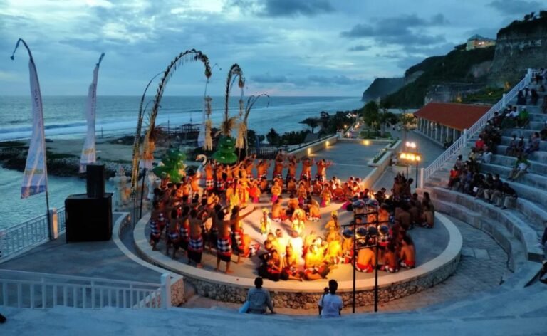 pantai melasti ungasan bali5 768x472