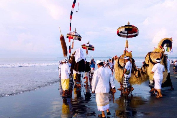 wisata pantai lembeng gianyar1