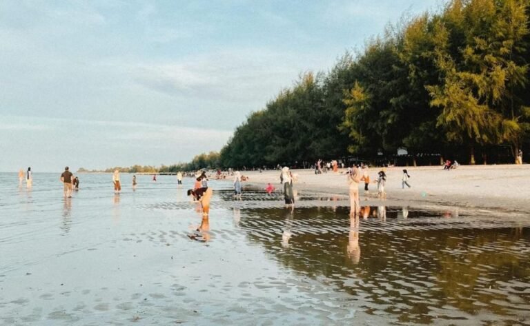 wisata pantai sri mersing6 768x473