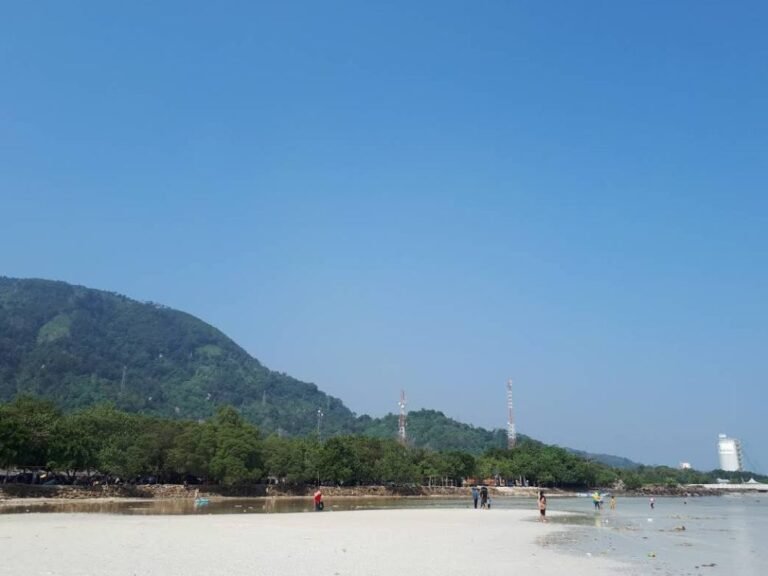 pantai pasir putih lampung2 768x576