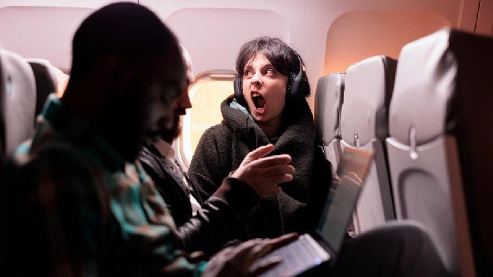 Aturan yang Harus Dipatuhi Penumpang selama di Dalam Pesawat