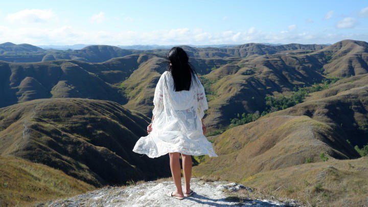 5 Bukit di Indonesia yang Punya Pesona Memukau