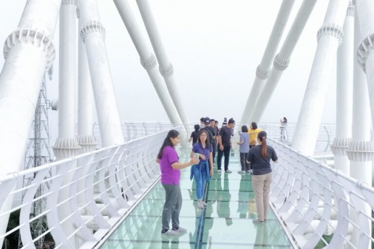 balipostcom wahana jembatan kaca turyapada tower jadi spot foto pilihan masyarakat 01 768x512