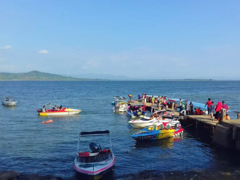 dermaga kapal wisata waduk gajah mungkur 768x576