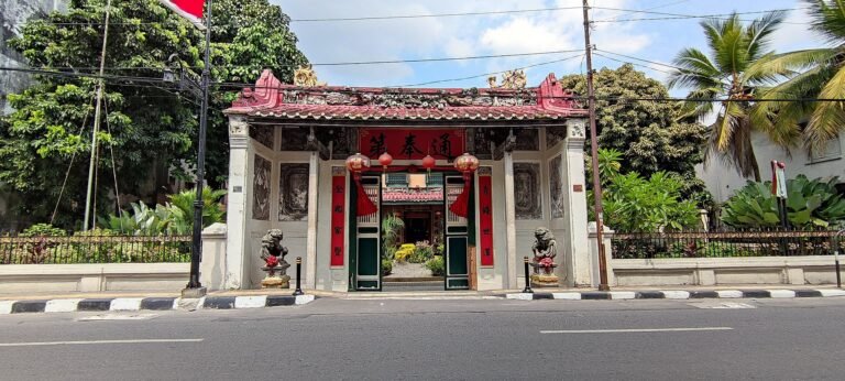 tjong a fie mansion gate 768x346