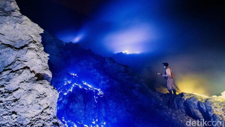 blue flame di kawah ijen banyuwangi 169 768x433