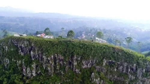 Gunung Batu Lembang: Harmoni Estetika Alam dan "Alarm" Geologi Sesar Lembang