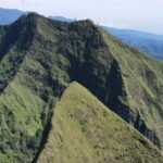 5 Gunung Eksotis di Indonesia yang Terlarang untuk Didaki