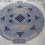 Sumur Jobong di Kampung Pandean, Peneleh, Surabaya, yang ditemukan pada 2018 saat proyek pembangunan drainase. Sumur kuno ini diduga merupakan peninggalan masa Kerajaan Majapahit dan menjadi salah satu bukti awal peradaban di kawasan delta Sungai Kalimas. (disbudporpar.surabaya.go.id)