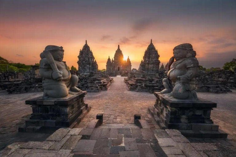 Perbedaan Arca dan Relief pada Arsitektur Candi Hindu-Buddha