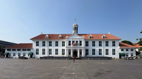 Melintasi Lorong Waktu: Pesona Arsitektur dan Napas Sejarah di Tiga Kota Tua Indonesia